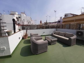 Champion Duplex Terrace and Garage Old Town 6 pax, Seville